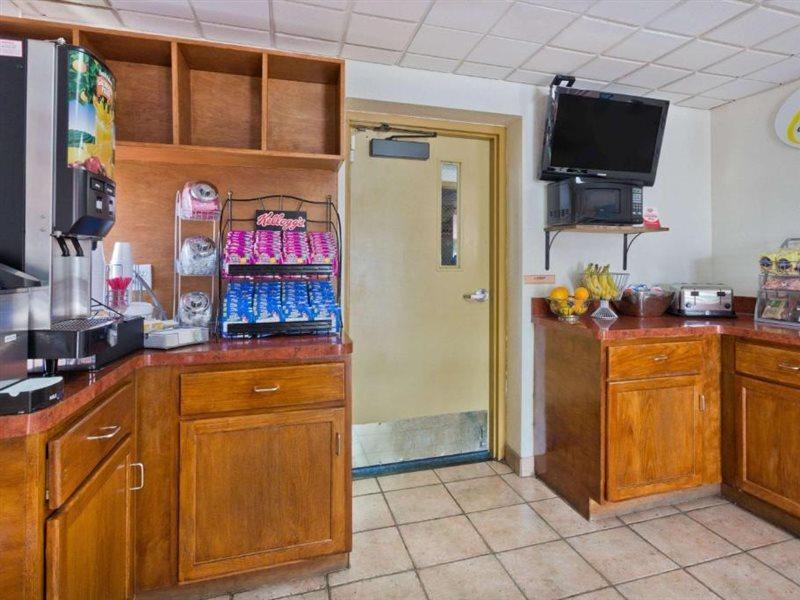 Motel Super 8 By Wyndham Melbourne Extérieur photo
