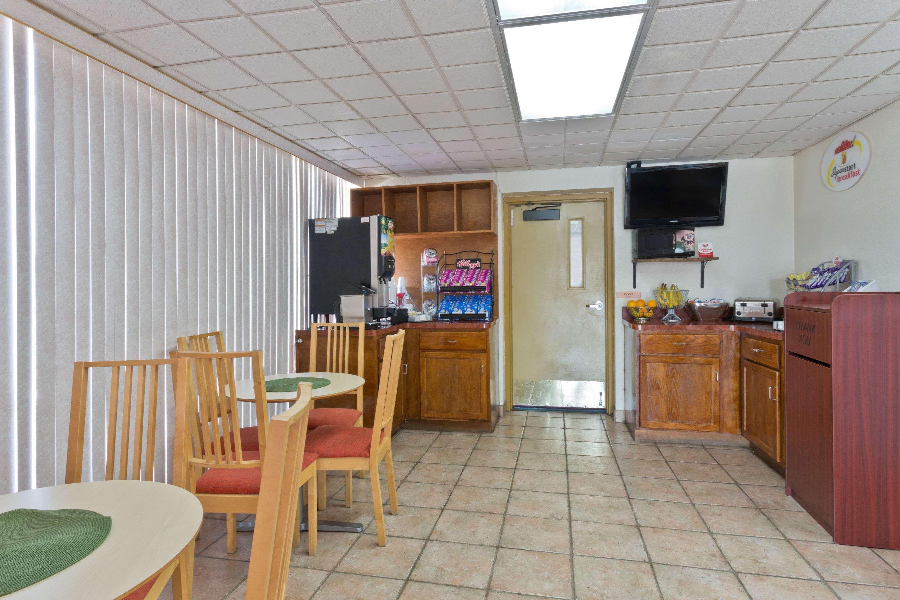 Motel Super 8 By Wyndham Melbourne Extérieur photo